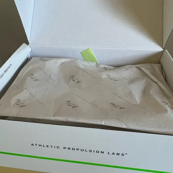 NEW APL Women’s Techloom Tracer Beach/Metallic Pearl/White Size 7.5 - Picture 10 of 13